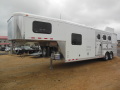 WHITE THREE HORSE TRAILER WITH LIVING QUARTERS