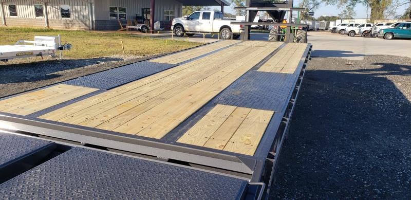 2022 Delta 30 ft gooseneck deckover mega ramp farm trailer