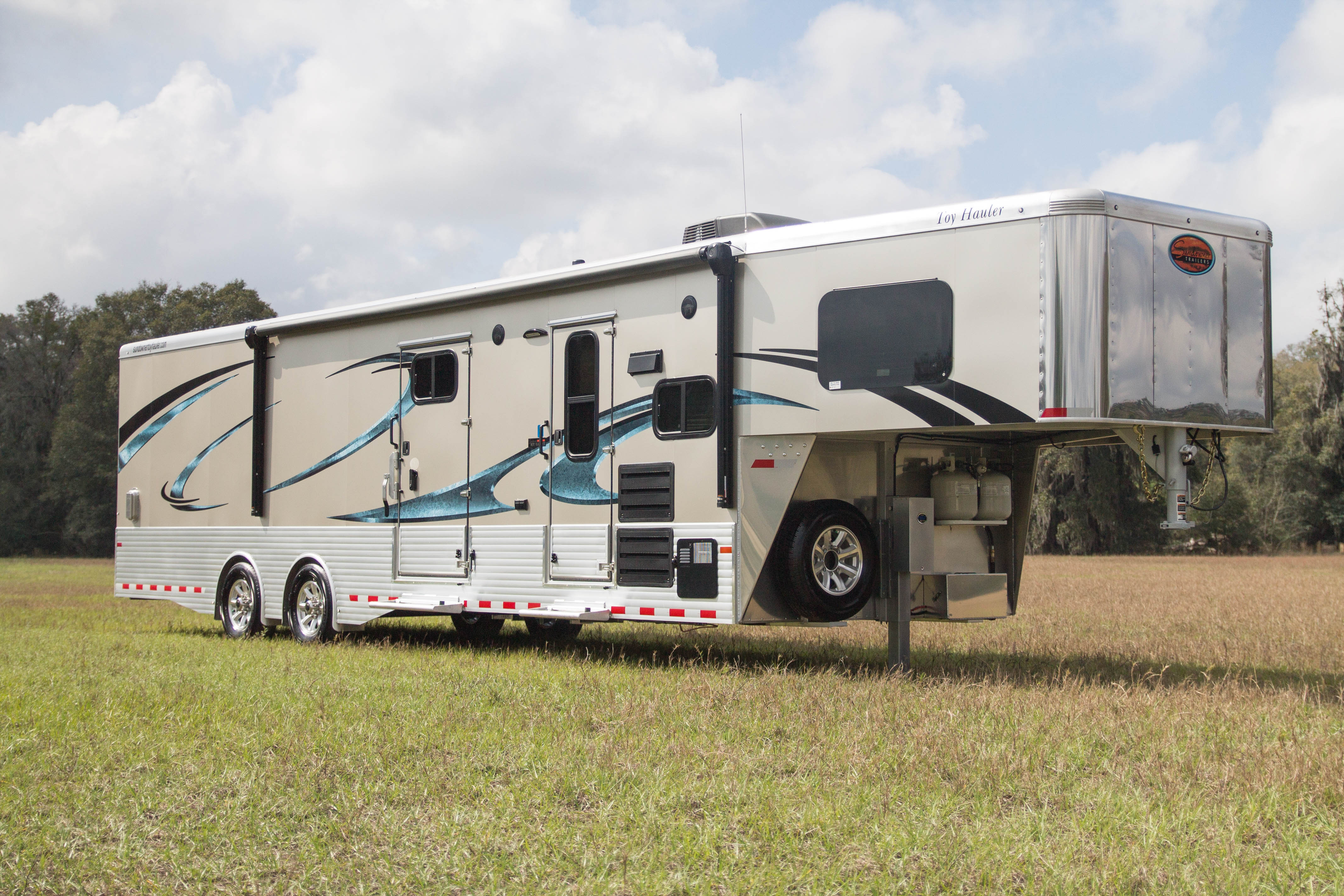 Shop over 150,000 trailers to find the perfect sundowner trailers toy haule...