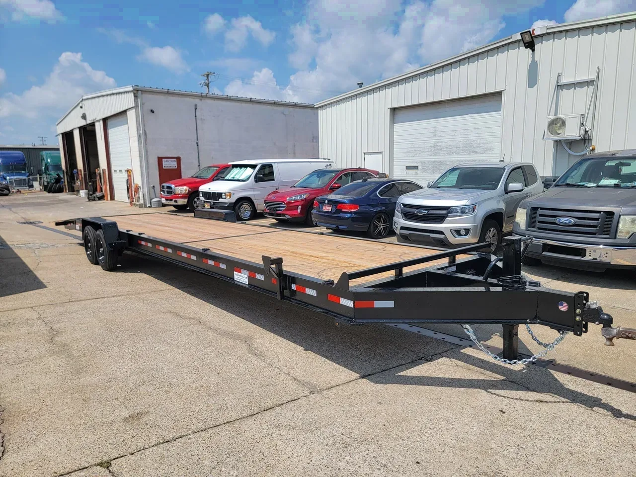 133353 - 2026 Down 2 Earth 82" X 32' Wood Deck Carhauler Car Hauler Trailer