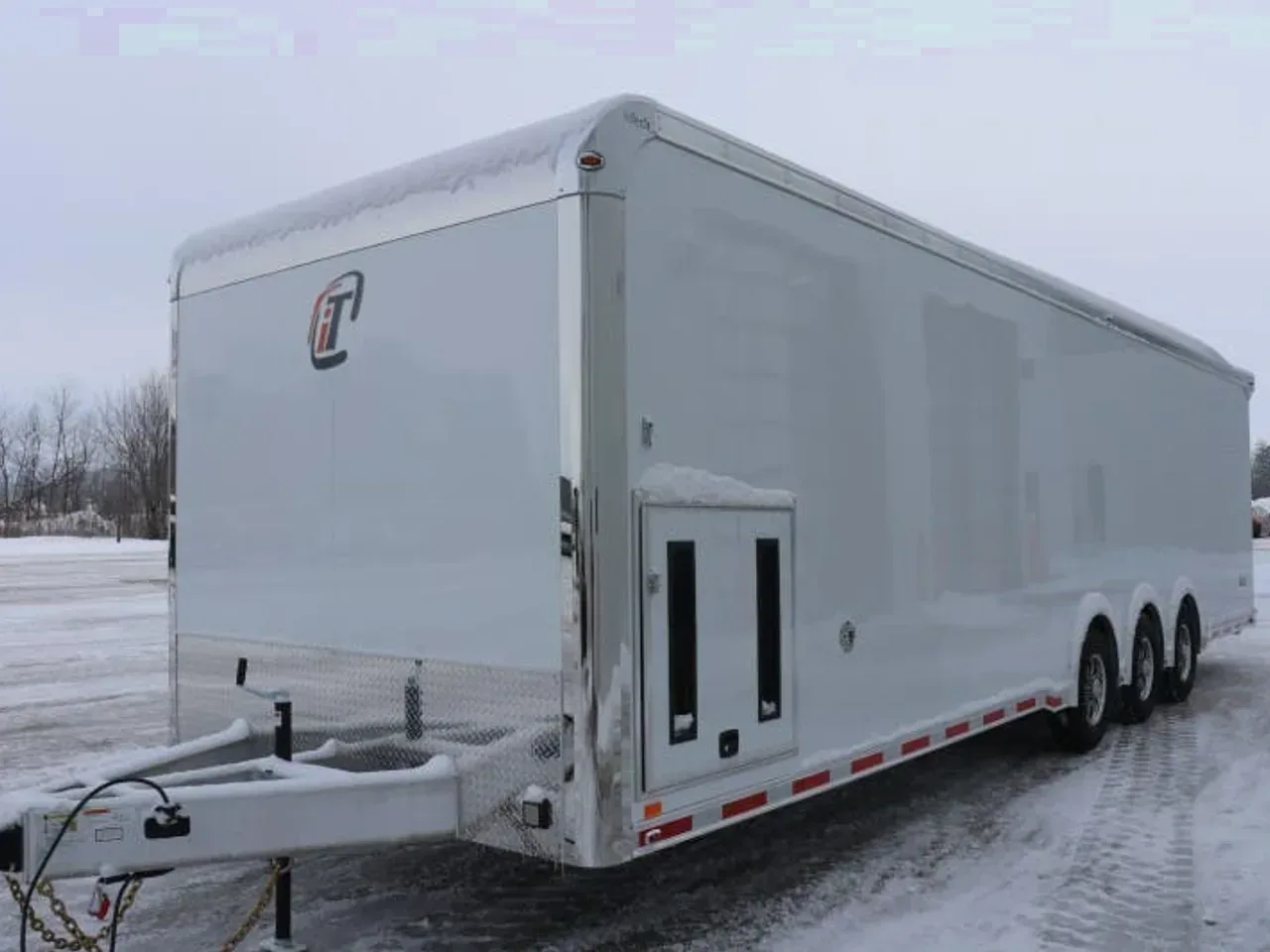 022222 - 2026 inTech 8.5' x 32' Tri-Axle Racer Car Hauler Trailer