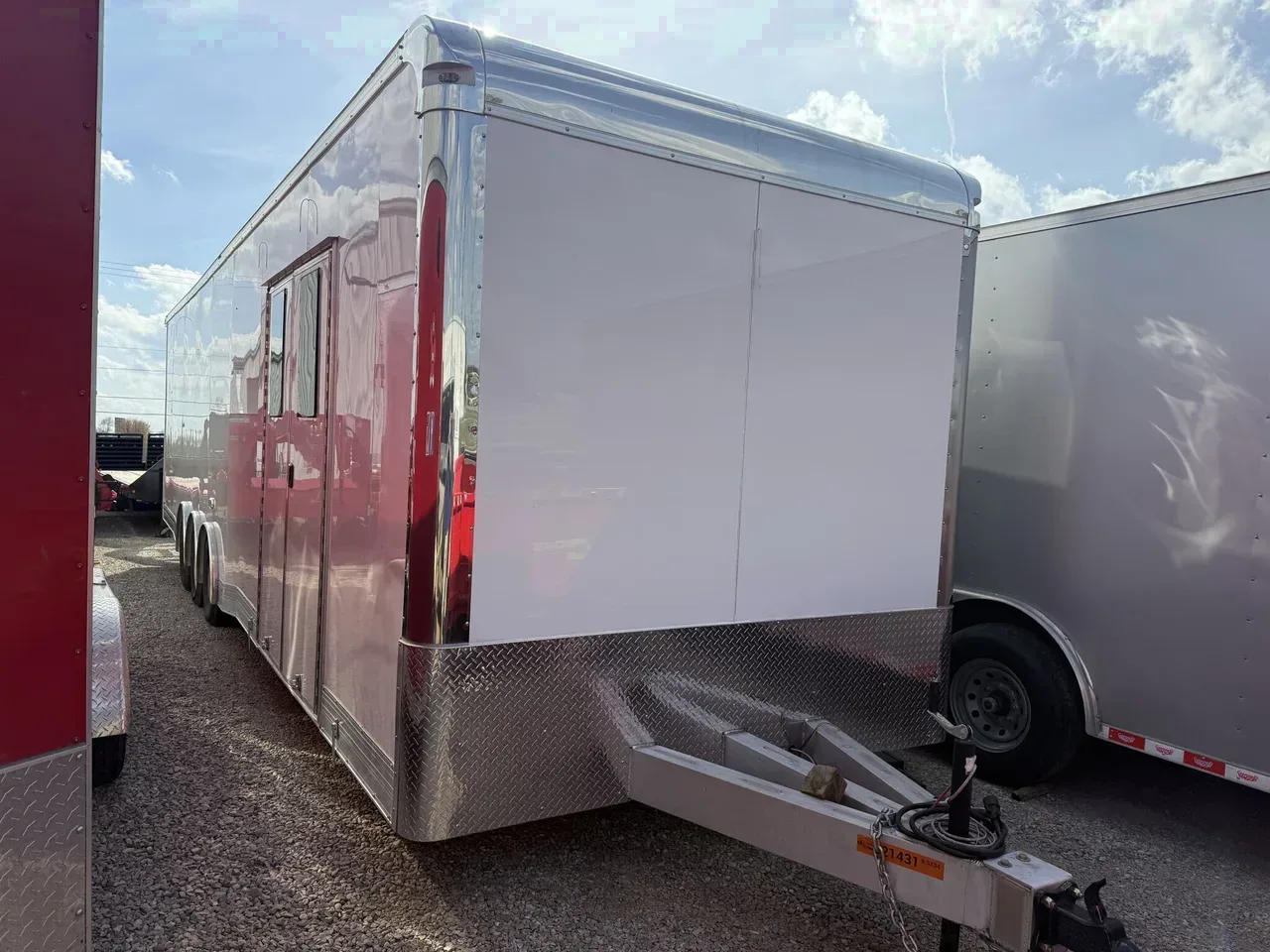 221431 - 2025 Cargo Mate 8.5' x 34' Tri-Axle Aluminum Car Hauler Car Hauler Trailer