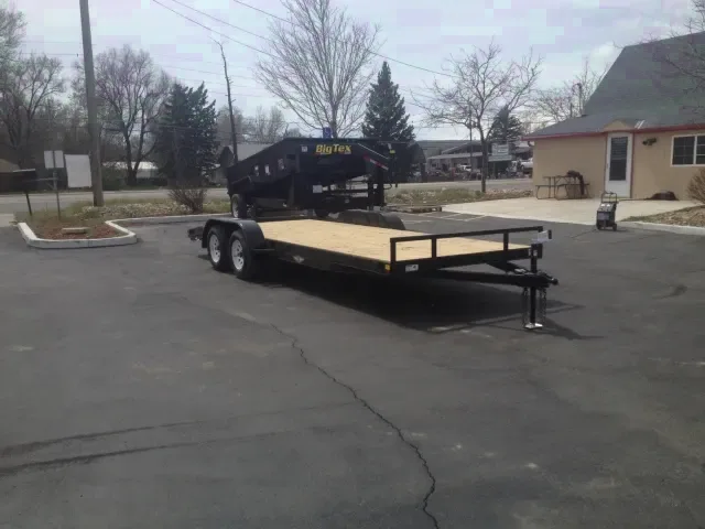 20ft  flatbed car hauler w/dovetail