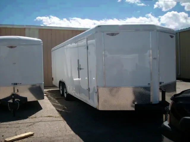White 24ft V-Nose Semi-Smooth Skin Exterior