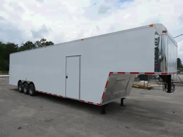 WHITE GOOSENECK CAR HAULER 28FT