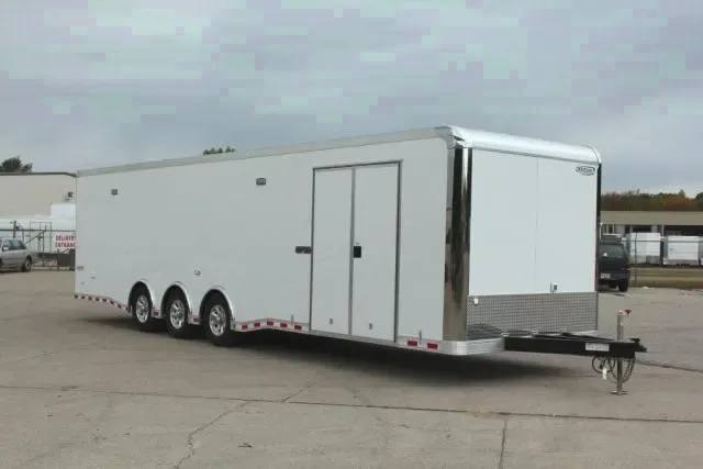 32FT TRIPLE 5200 LB AXLES-WHITE FLAT FRONT