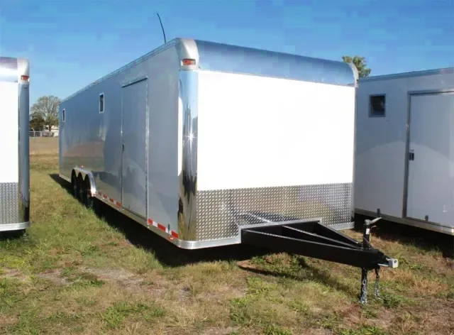 34FT WHITE TRI-AXLE CAR HAULER