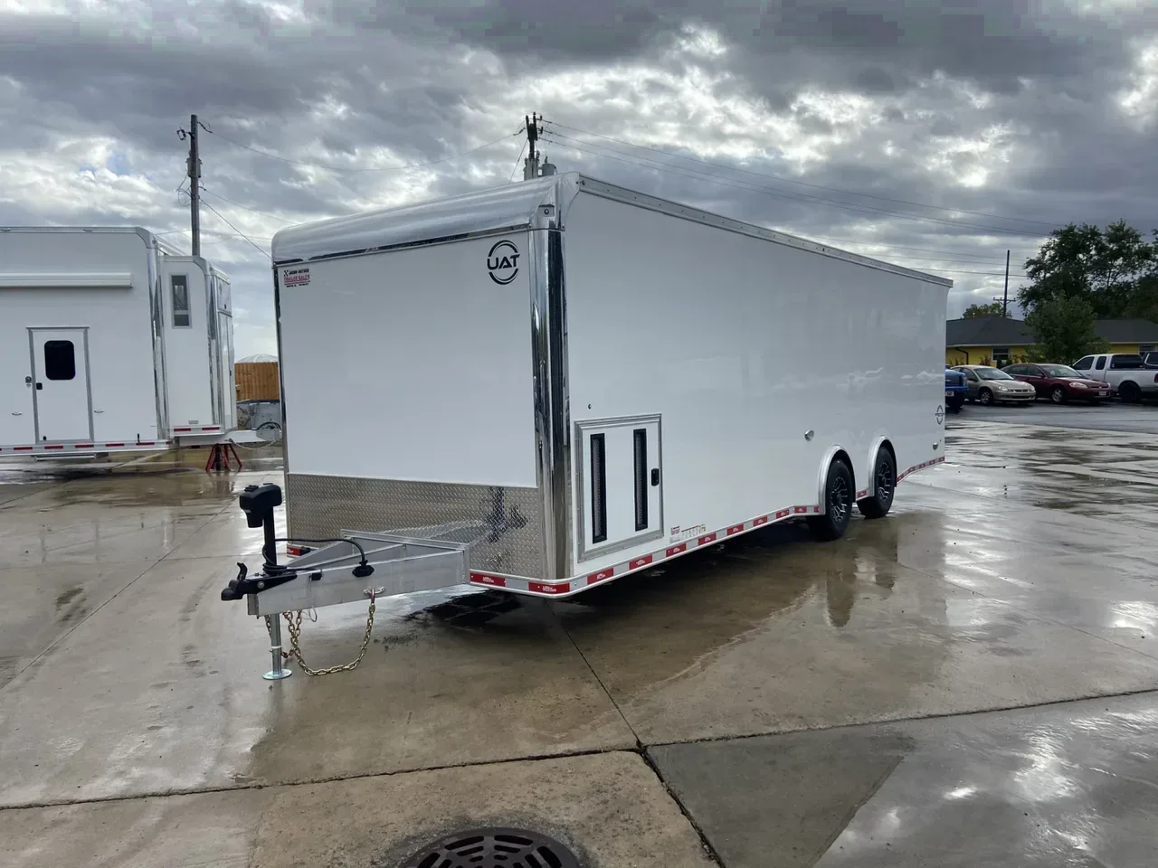 United PREM 28' Race Trailer