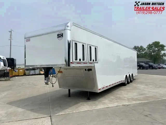 2025 United 8.5x40 Gooseneck Triple Axle Auto Trailer