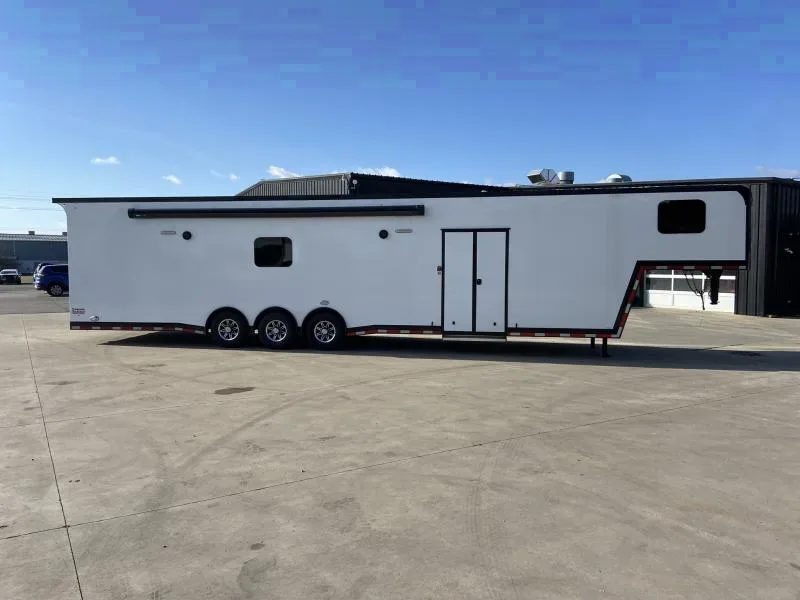 2025 United USH 8.5x44 Gooseneck Auto Trailer - Edgerton, OH