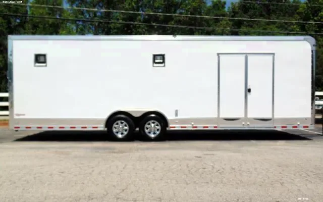 28FT WHITE CAR HAULER W/DOUBLE SIDE DOOR