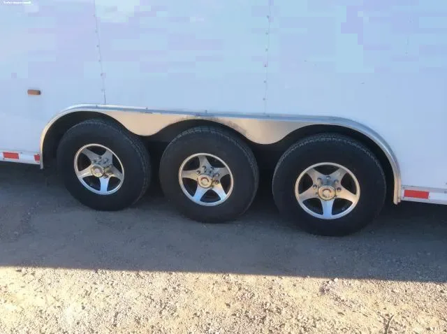 32FT ENCLOSED CAR HAULER WITH TRI-AXLES