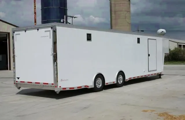 GOOSENECK 40FT WHITE ENCLOSED CAR HAULER