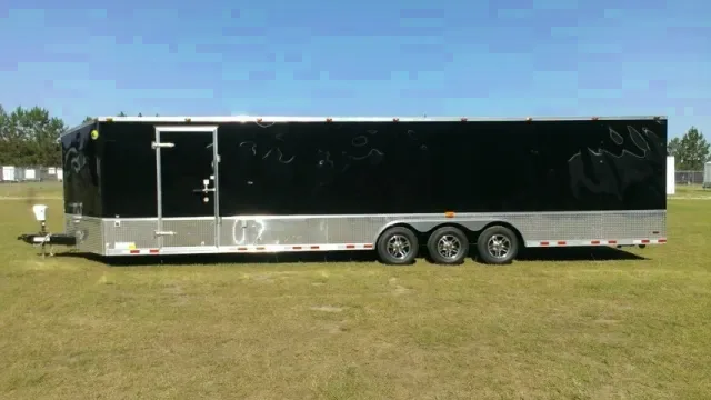 32FT SHOW CAR HAULER WITH 2 FLIP UP WINDOWS