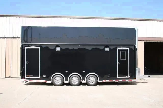 ALUMINUM 26FT BLACK STACKER W/RESTROOM