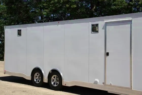 WHITE 26FT RACE HAULER W/FLAT FRONT