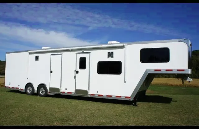 40FT CAR HAULER W/LIVING QUARTERS