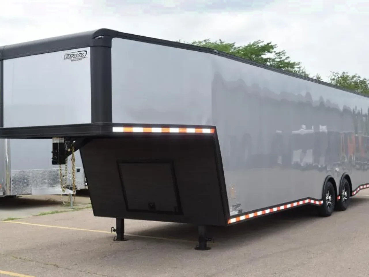 BRAVO 8.5x36' STAR GOOSENECK RACE TRAILER