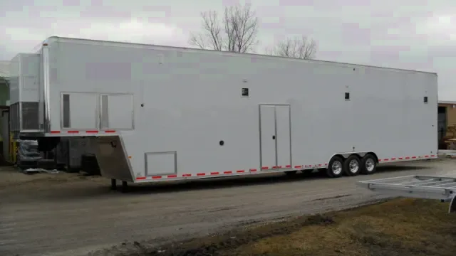 53FT RACE TRAILER WITH WHITE WALLS