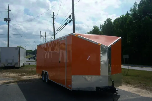 CAR HAULER 24FT V-NOSE W/RAMP