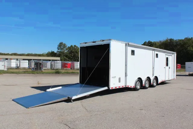 Tri Axle 32ft Race Trailer w/Extended Ramp