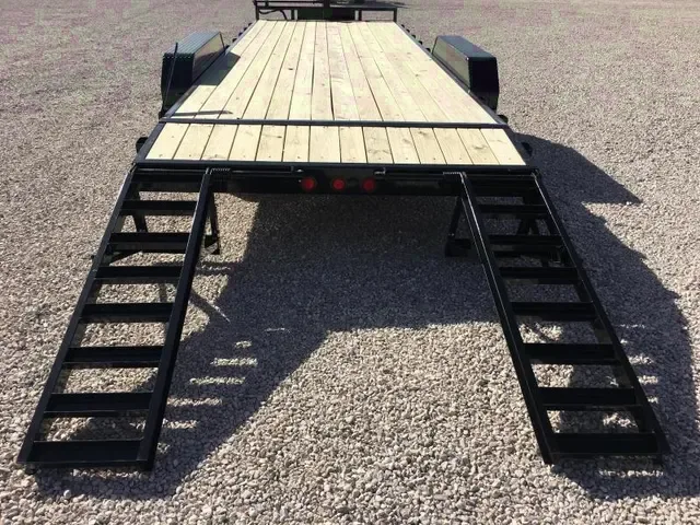 22FT Car Hauler w/Fold Up Ramps