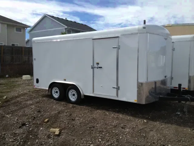 16ft Enclosed trailer 2-5200lb Axles