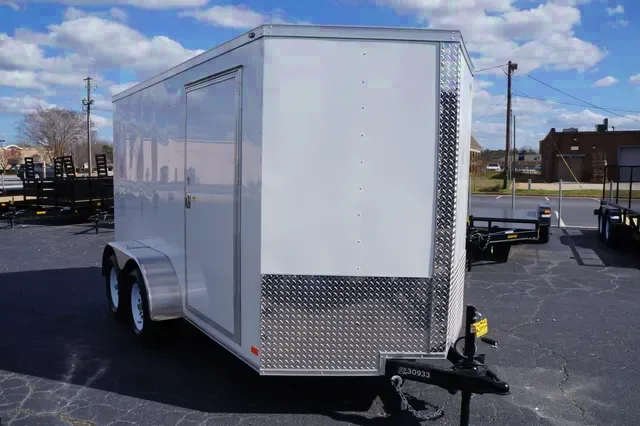 12FT TANDEM AXLE...WHITE..RAMP DOOR...V-NOSE