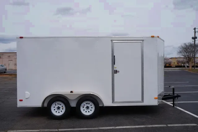 14FT TANDEM AXLE...WHITE...RAMP DOOR...V-NOSE