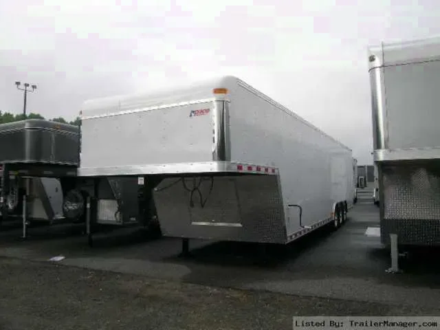 36FT TRI AXLE GN WHITE W/RAMP