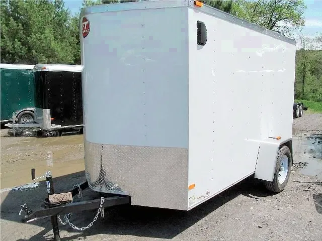 Cargo 10ft  white with ramp with v-nose-white