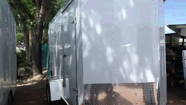 CARGO 10FT  -  WHITE WITH SINGLE AXLE