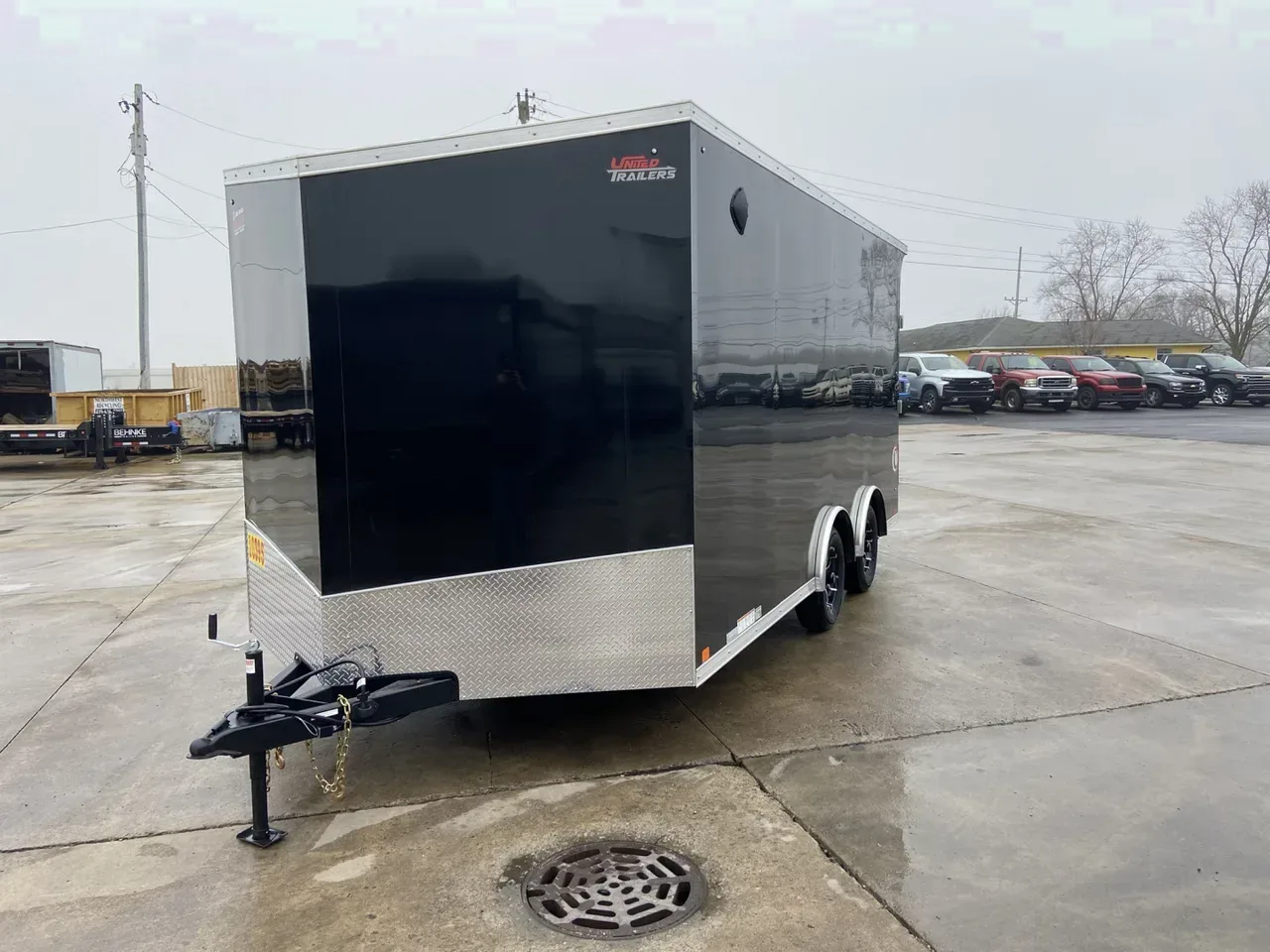 United Trailers UJ Cargo / Enclosed Trailer 16'