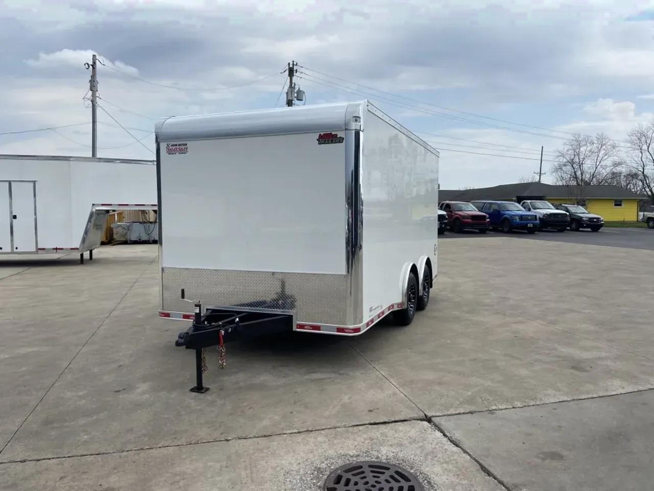 United UXT-8.516 Enclosed Trailer