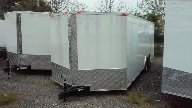 24FT WHITE V-NOSE WITH RAMP