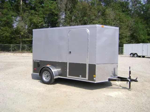 10FT ENCLOSED TWO-TONE WITH REAR RAMP DOOR