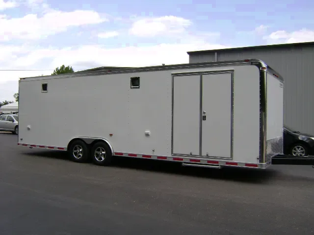 28FT WHITE FLAT FRONT CARGO-LOADED WITH FEATURES