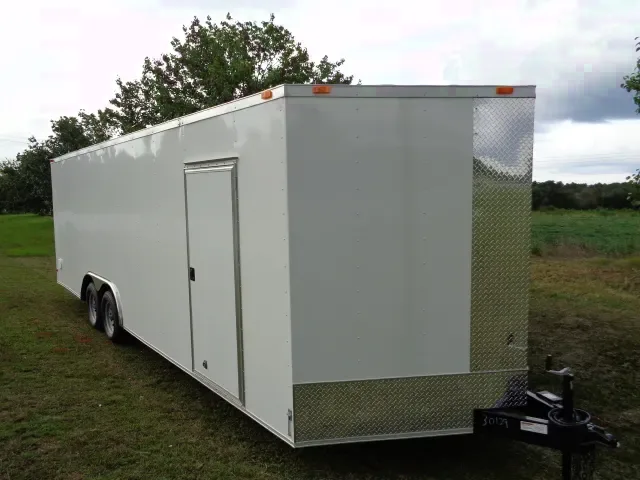 24FT WITH 5200LB AXLES AND V-NOSE WITH RAMP