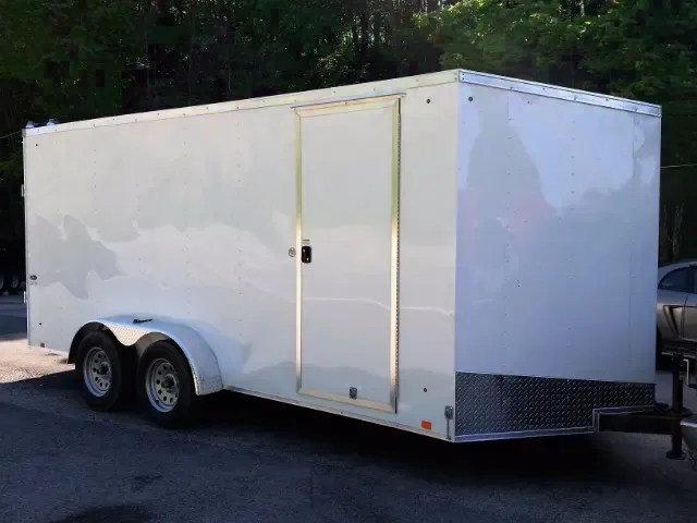 16ft Ramp Door White V-nose