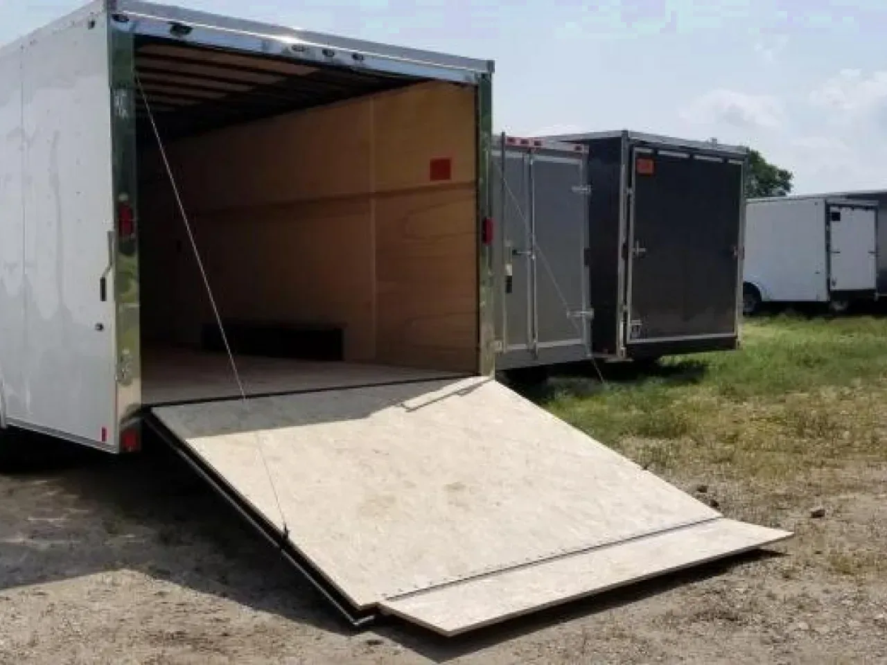 2026 Interstate Cargo 8.5x20 ITW Heavy Duty Enclosed Car Hauler Car / Racing Trailer