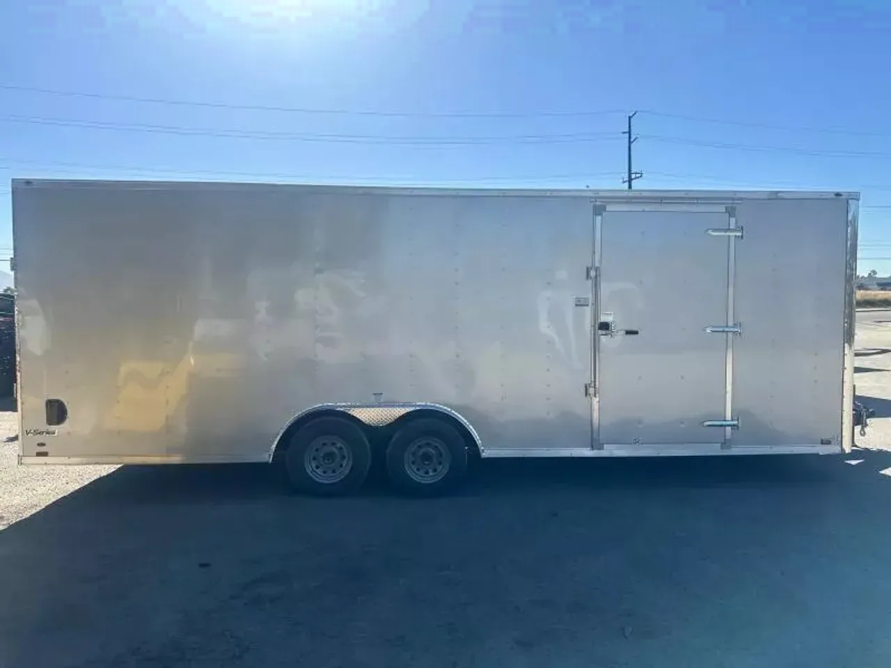 2025 CONTINENTAL CARGO 8.5' x 24' ENCLOSED TRAILER