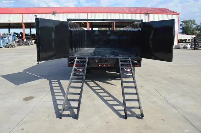 20 ft Black Gooseneck Dump Trailer w/Ramps