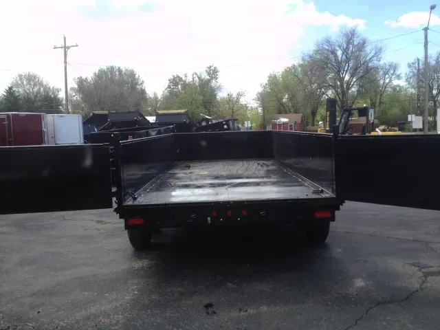 16ft dump trailer w/ electric brakes