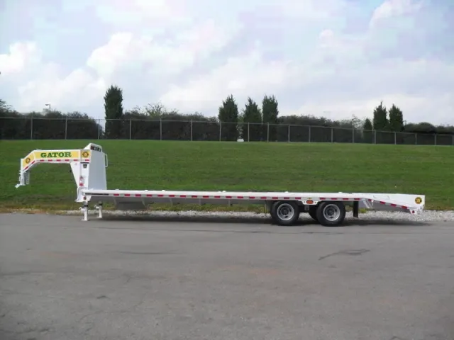 WHITE 25FT DUAL TANDEM EQUIPMENT 24K GVWR