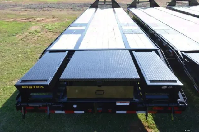Flatbed Trailer 30ft Plus 5 Foot Dovetail
