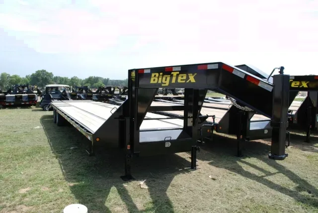 25+5ft Gooseneck Flatbed Trailer w/Ramps