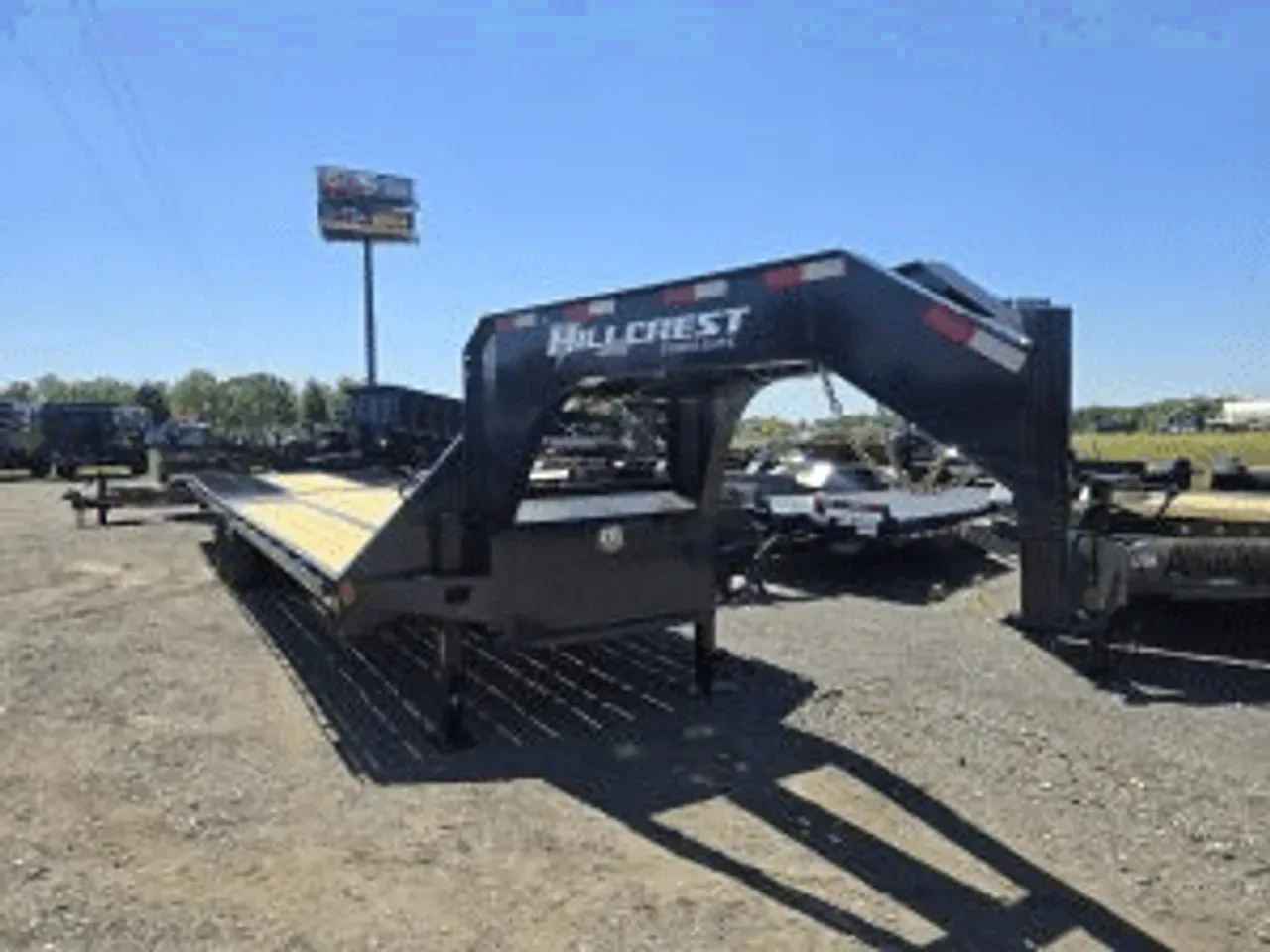 Equipment Trailer 2026 8.50X32 Hillcrest Trailers 8.5X32 25K Gooseneck Deckover Equipment Trailer With Hydraulic Dovetail -DTEGN10232-003468 8.50 ft. x32 ft.