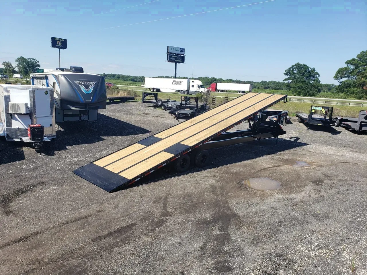 Equipment Trailer 2027 8.50X40 MAXX-D Trailers 40′ TDX Full Tilt Deckover Gooseneck Trailer