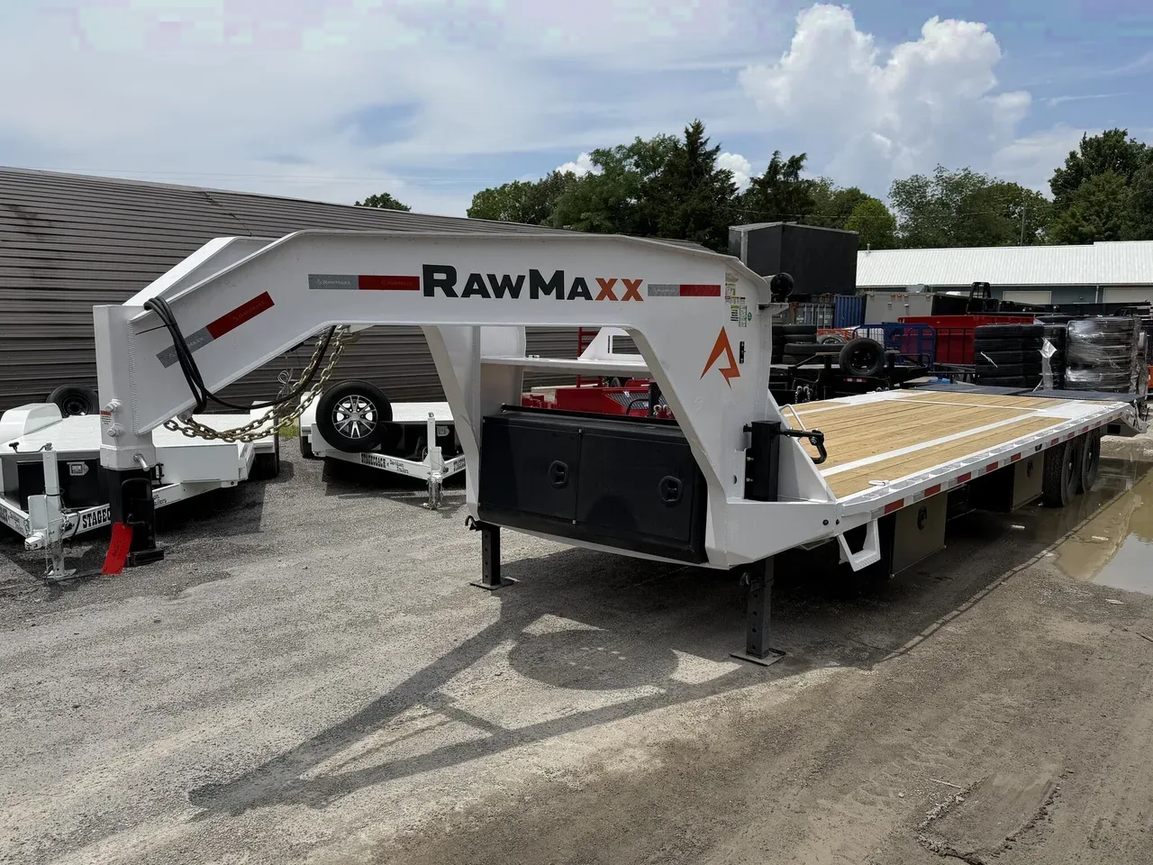 134549 - 2027 RawMaxx FDX Dual 25+5 24K GN Flatbed Trailer