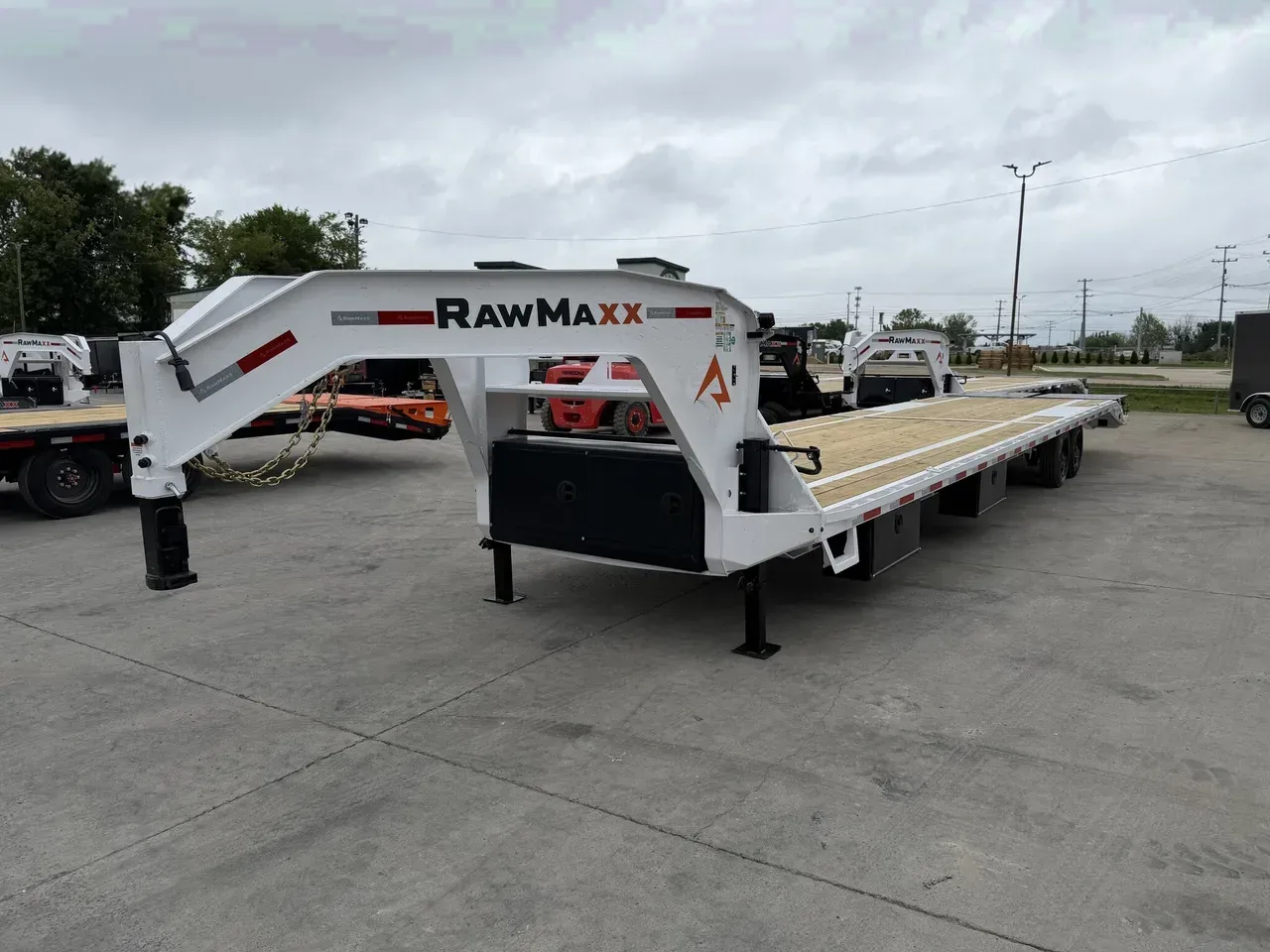 135104 - 2027 RawMaxx FDX 35+5 16K GN Flatbed Trailer